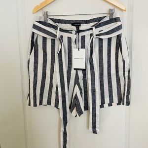 NWT WHO WHAT WEAR 14W BLACK + WHITE STRIPED SHORTS